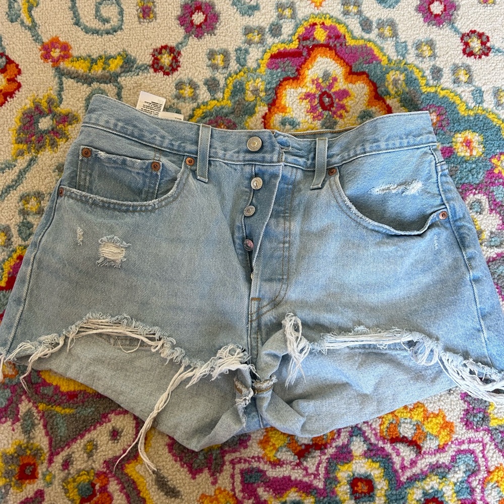 Woman’s 501 Levi Shorts